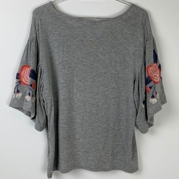 Coco + Jaimeson Embroidered Sleeve Top - Picture 4 of 5